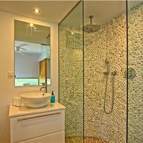 5 bedroom luxury villa with infinity pool, sea views and tennis court near Chania, sleeps 10